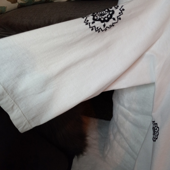 Johnny Was Short Oversized Embroidered Kimono Top - Picture 8 of 12